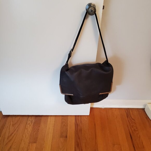 KENNETH COLE BLACK LEATHER PURSE - Picture 2 of 3